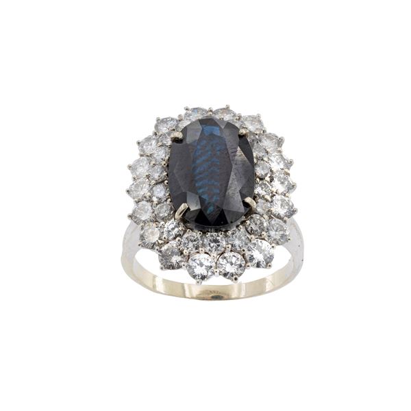 18kt white gold ring with natural sapphire and diamonds