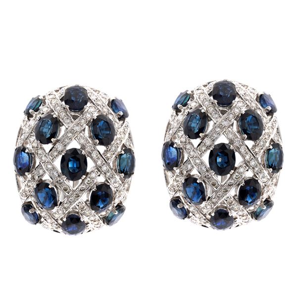 18kt  white gold, sapphires and diamonds lobe earrings