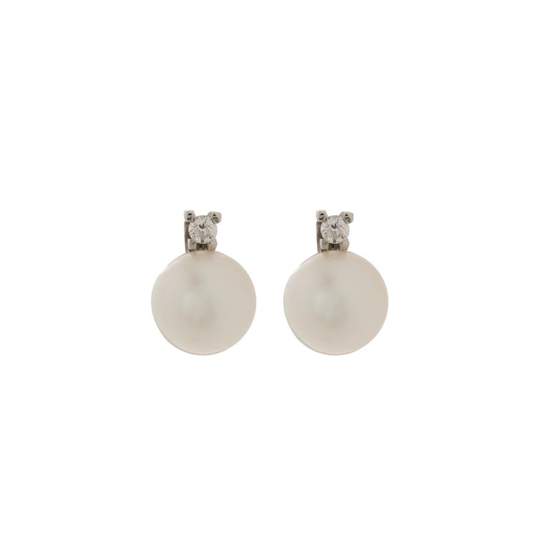 Orecchini a Lobo in Oro Bianco 18kt e Perle Coltivate