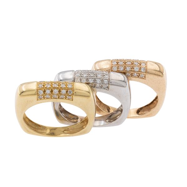 Tre anelli squadrati in oro a tre colori 18kt e diamanti