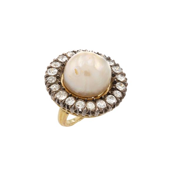 Antico anello in oro giallo argento perla mabé e diamanti
