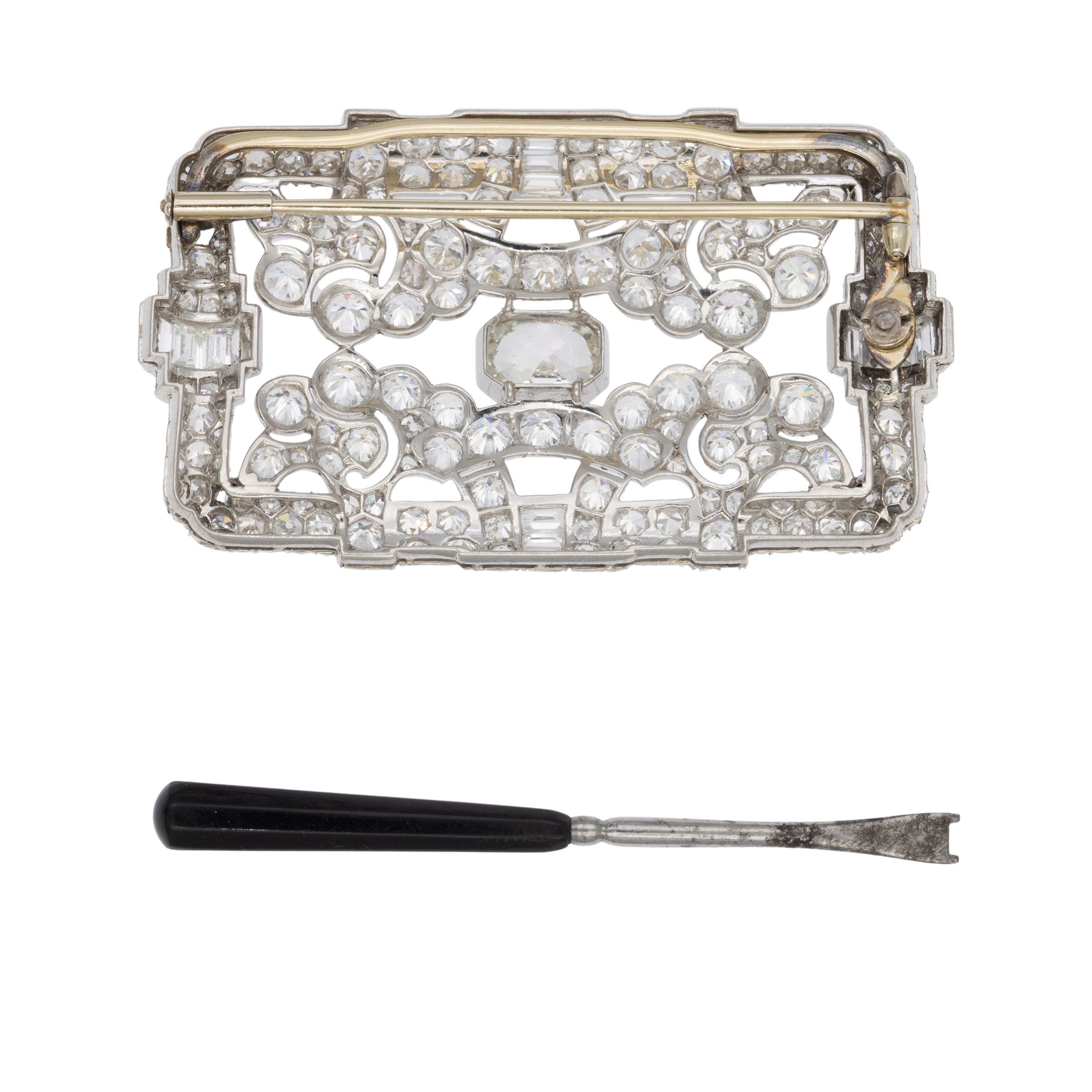 Spilla Decò in platino e diamanti