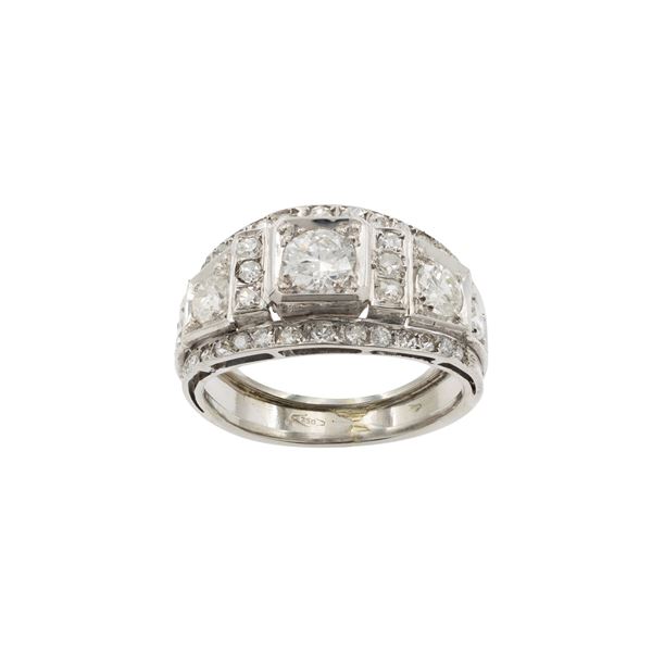 Anello a fascia in oro bianco 18kt e diamanti  (anni 40/50)  - Asta Gioielli e Orologi - Colasanti Casa d'Aste