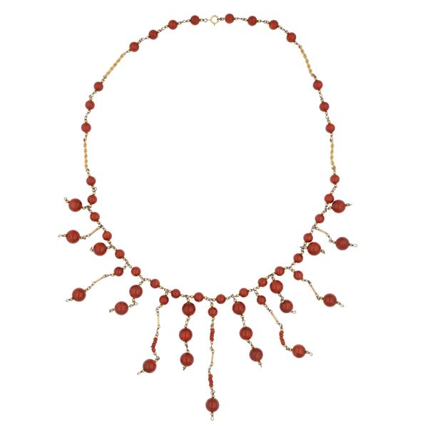 18kt yellow gold necklace and red coral boules