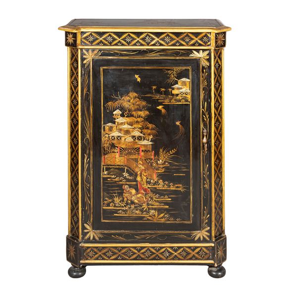 Credenza in legno laccato e dorato
