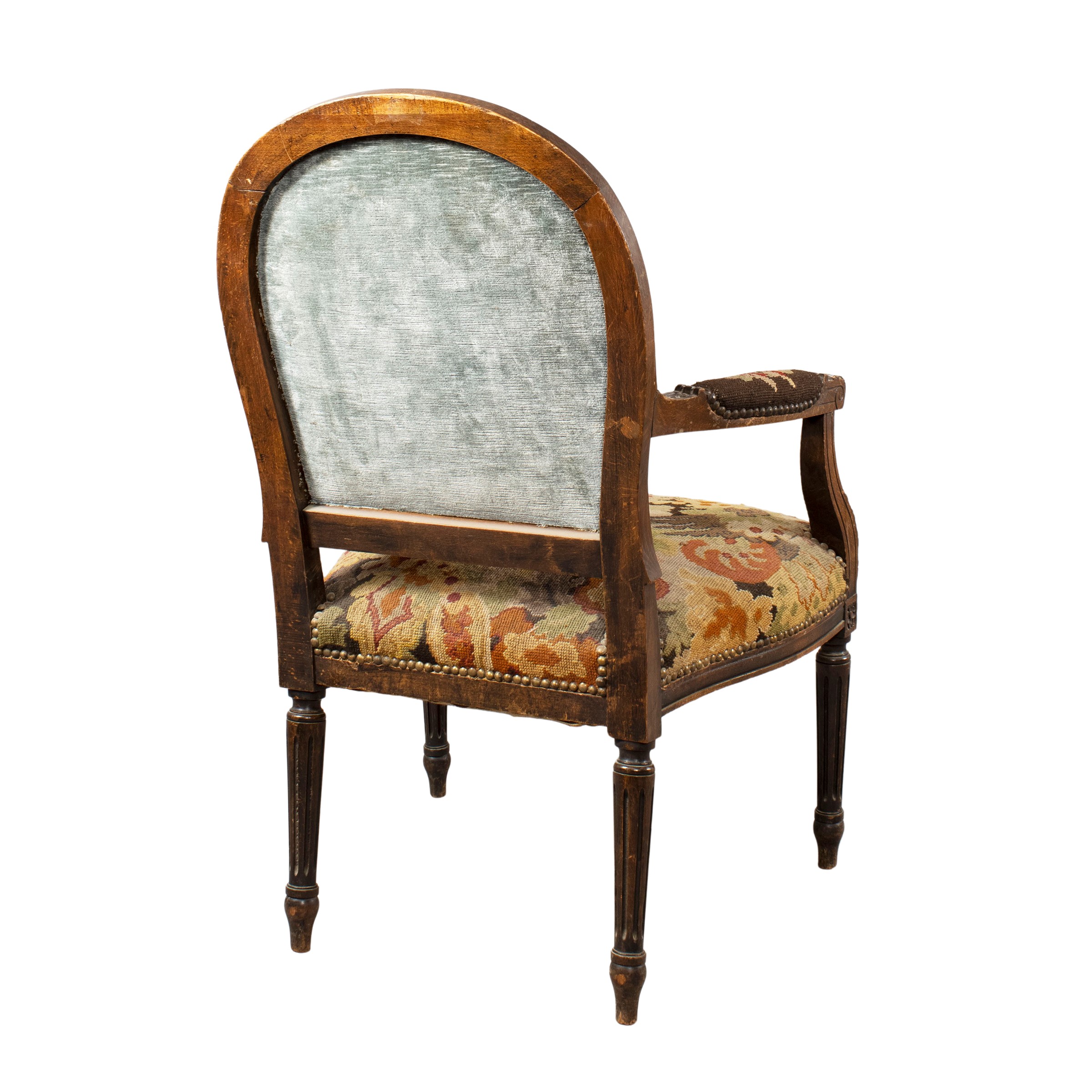 Coppia di poltrone in legno con rivestimento ad arazzo