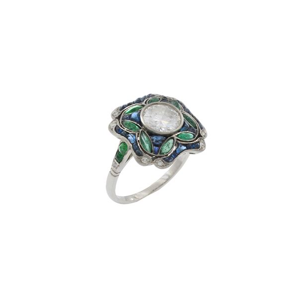 Anello Decò in platino con un diamante, smeraldi e zaffiri