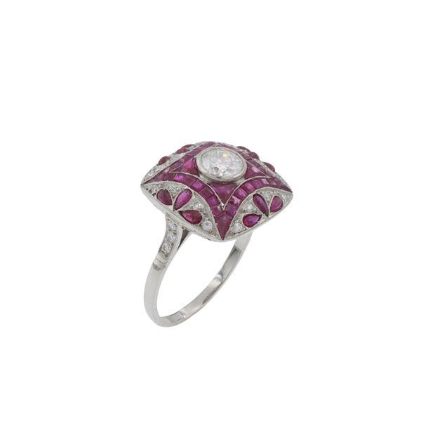 Anello Decò in platino diamante e rubini