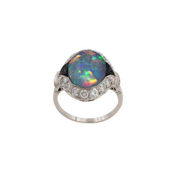 Anello Decò in platino opale nero arlecchino
