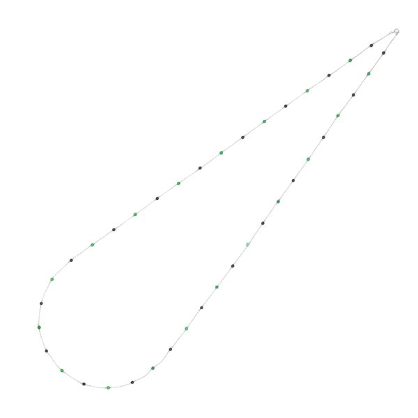 Collana in platino con sfere di smeraldi e onice nero
