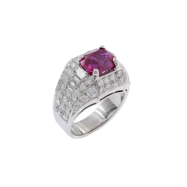 Bulgari anello a trombino con rubino Birmano naturale