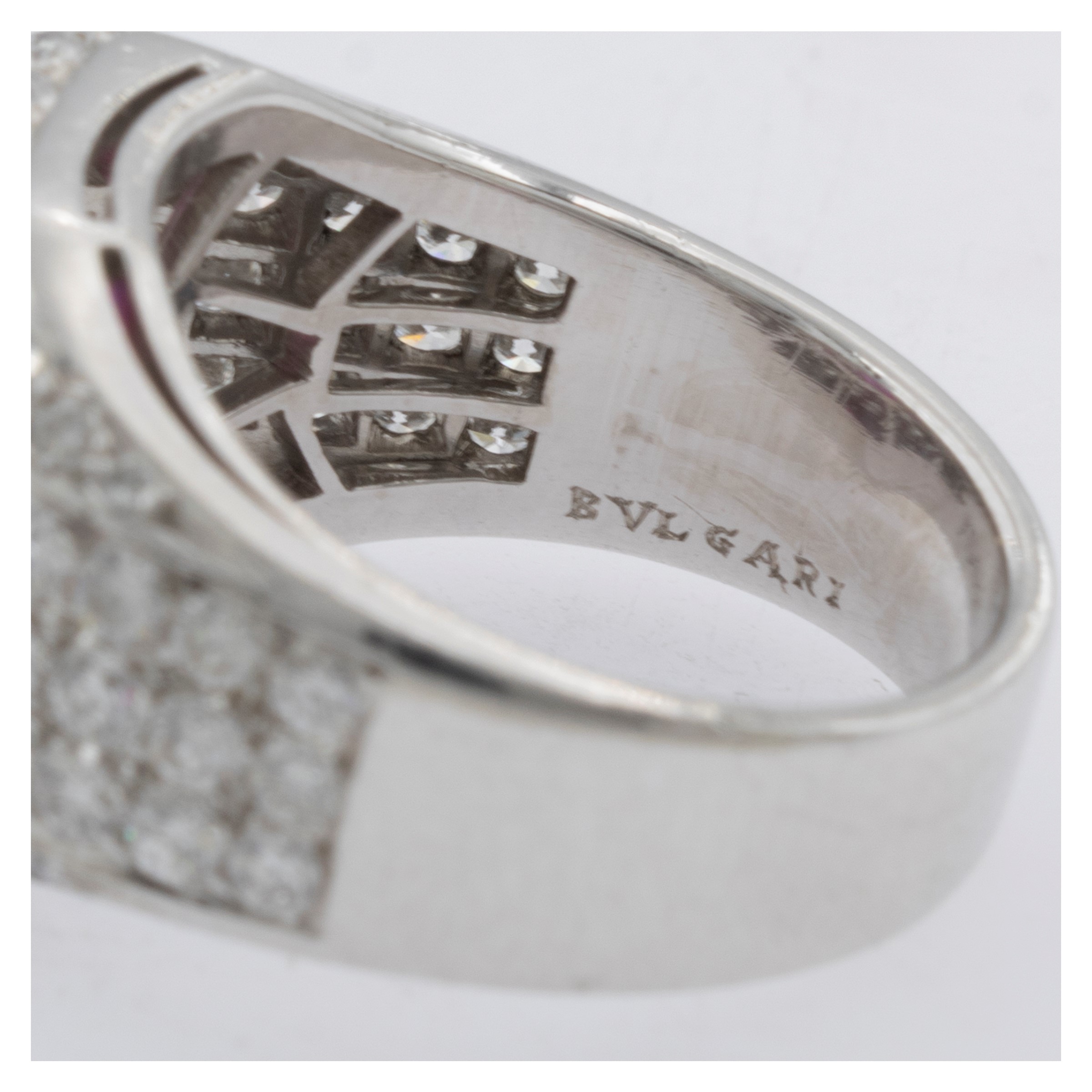 Bulgari anello a trombino con rubino Birmano naturale