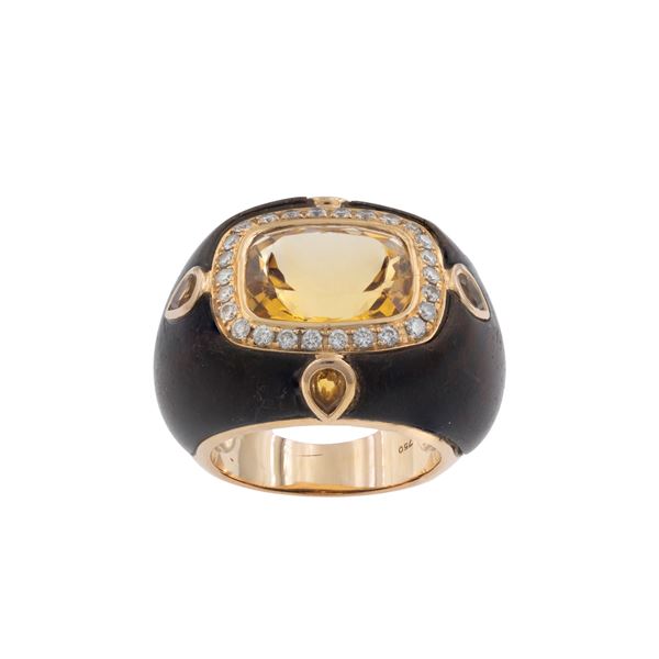 Anello in oro giallo 18kt legno quarzo citrino e diamanti  (anni 70 circa)  - Asta Gioielli e Orologi - Colasanti Casa d'Aste