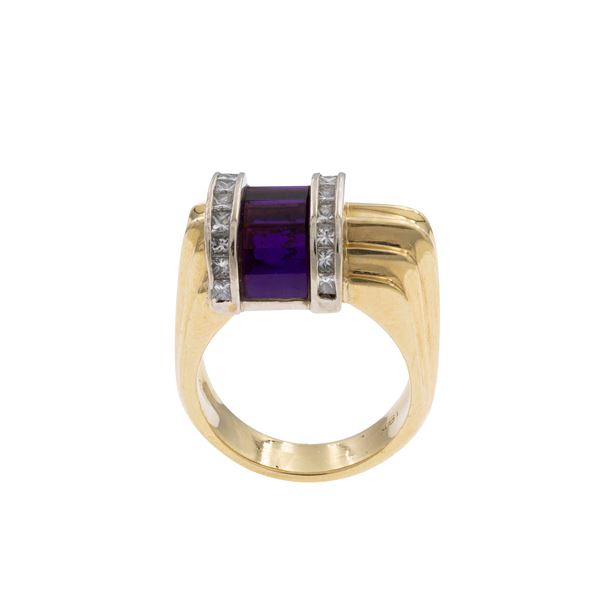 Anello in oro giallo 18kt ametiste e diamanti