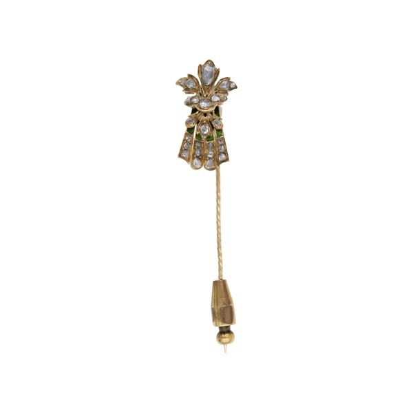 Gold and silver with coroné roses pin