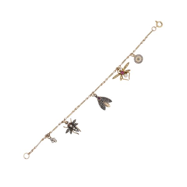 Antico bracciale charms in oro giallo 18kt  (primi '900)  - Asta Gioielli e Orologi - Colasanti Casa d'Aste