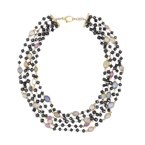Collana in oro giallo 18kt a quattro fili di spinelli neri
