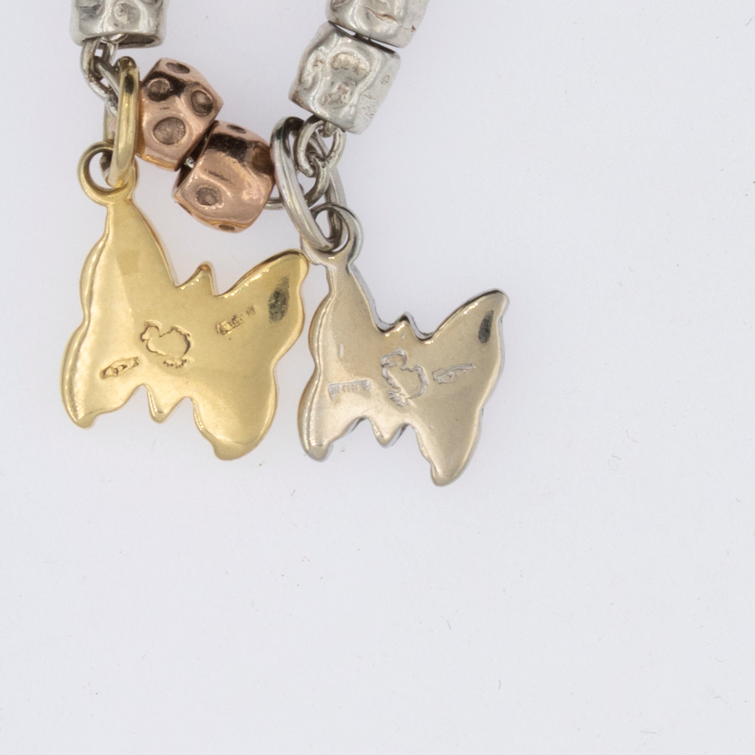 Dodo Pomellato bracciale pepite con due ciondoli farfalla