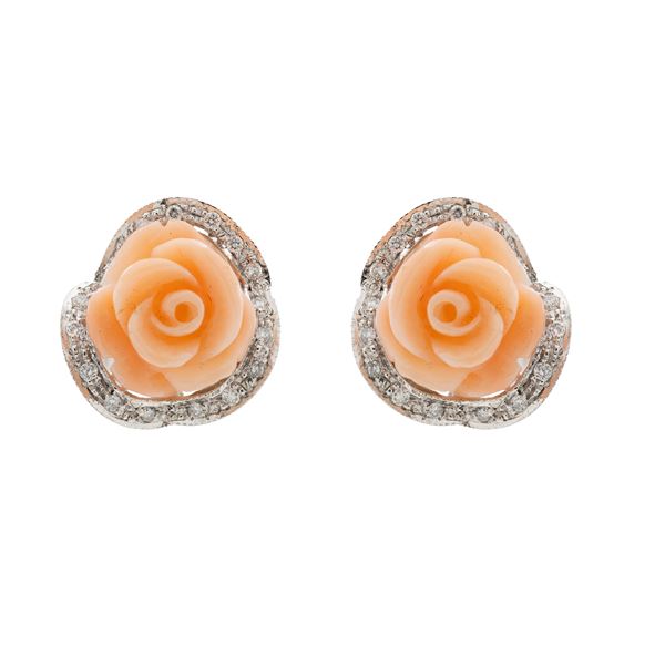 Orecchini rose corallo in oro bianco 18kt e diamanti