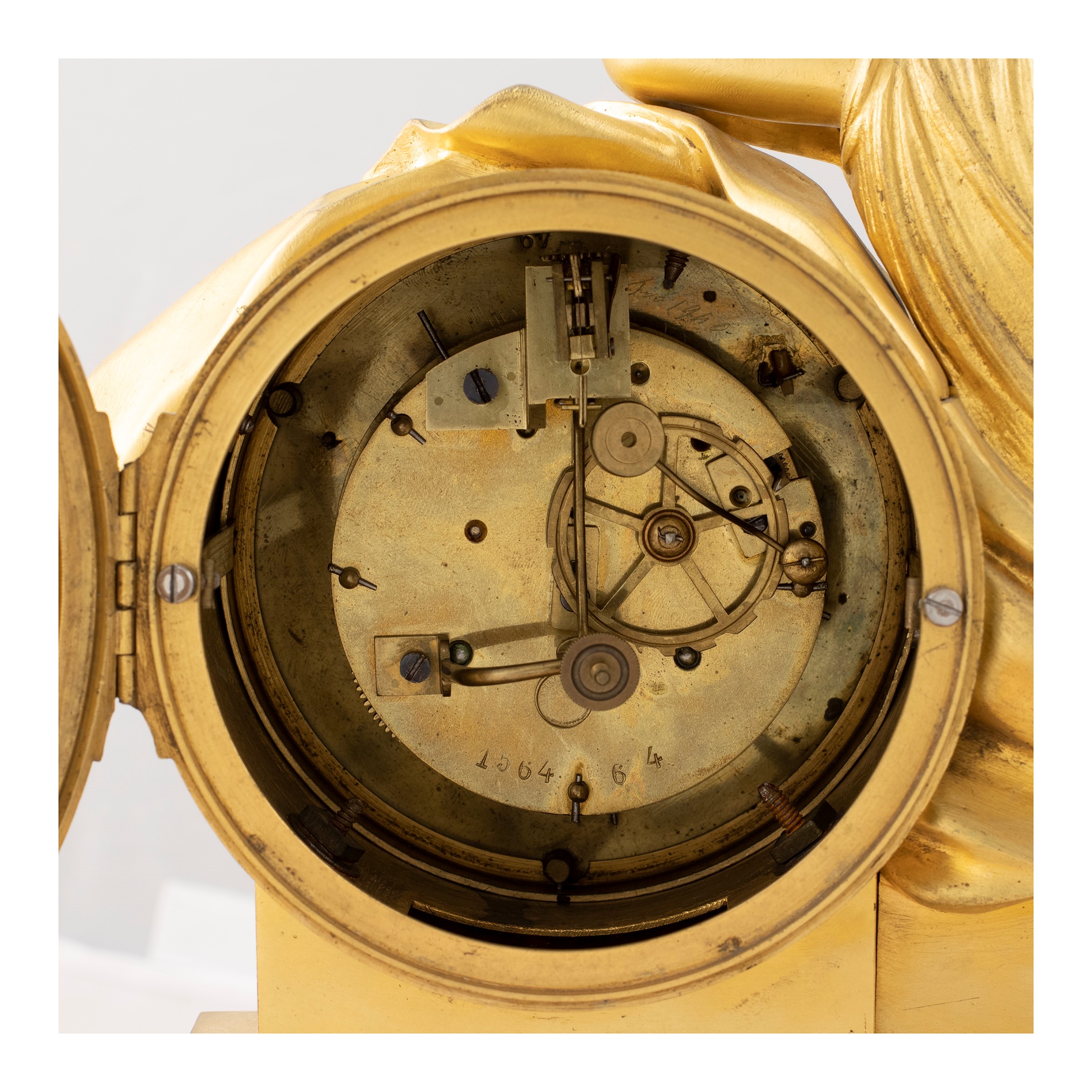 Orologio a pendolo da tavolo in bronzo dorato