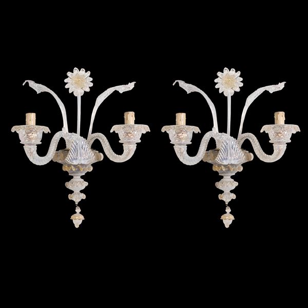 Coppia di appliques a due luci in vetro soffiato a foglia d'oro  (Murano, XX Sec.)  - Asta Dipinti Antichi e Fine Art - Colasanti Casa d'Aste