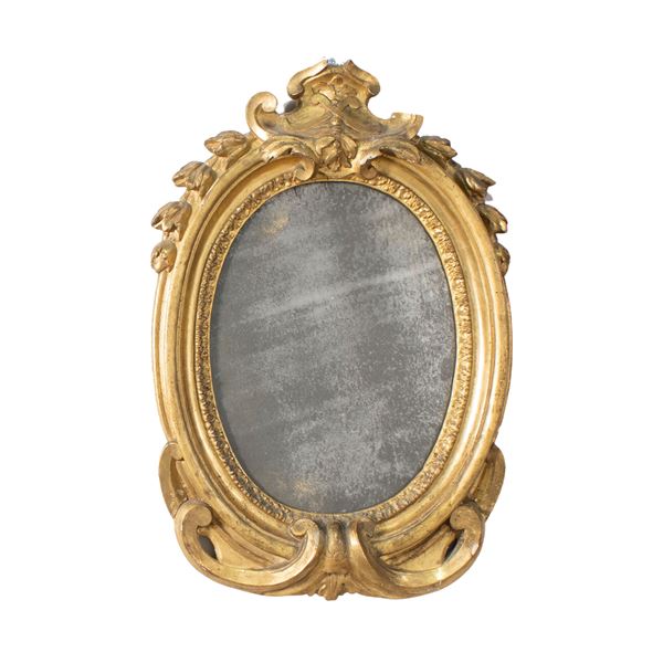 Specchiera in legno dorato ed intagliato
