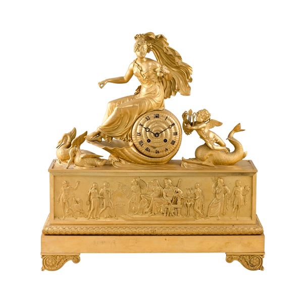 Orologio a pendolo da tavolo in bronzo dorato
