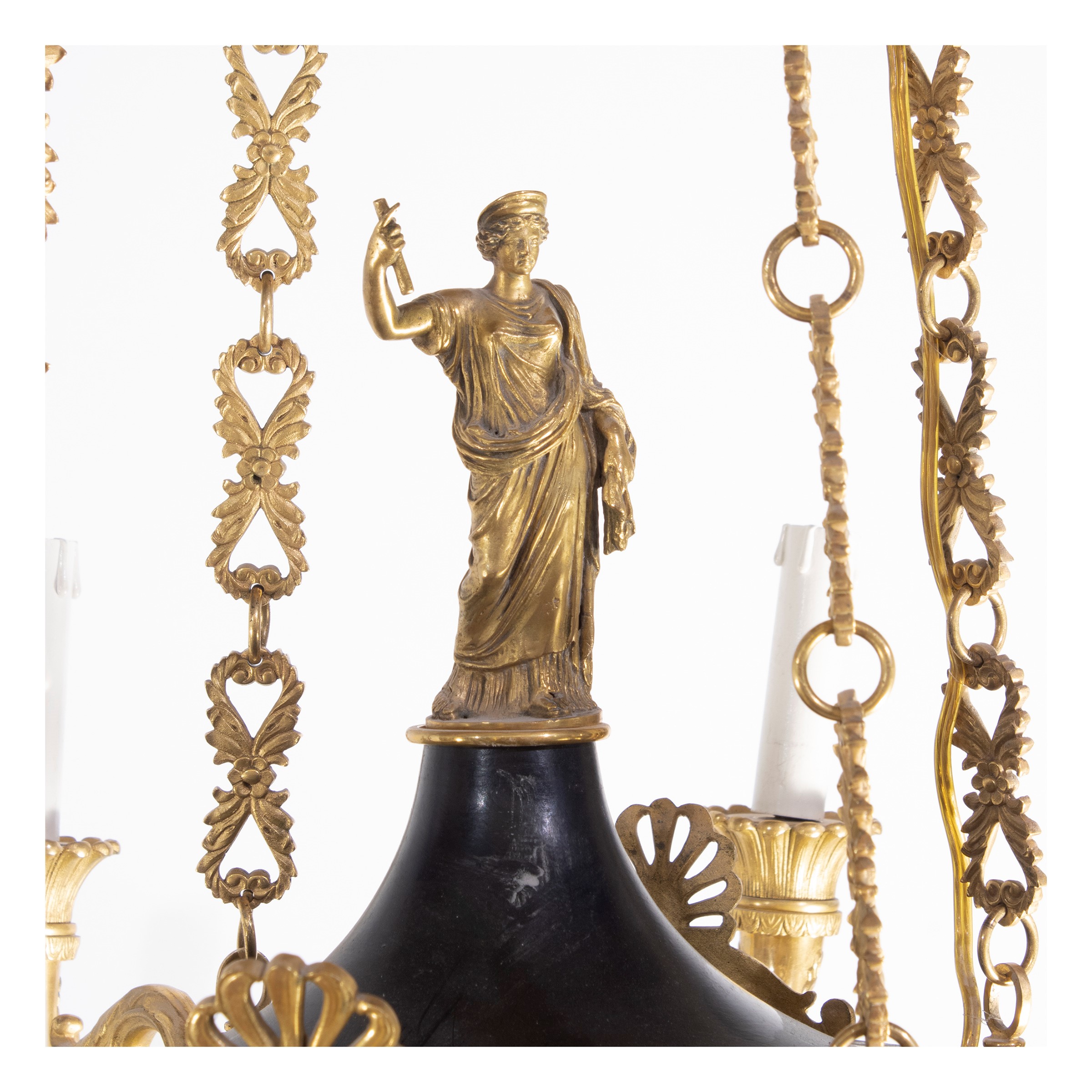 Lampadario a Otto Luci in Bronzo Dorato e Patinato