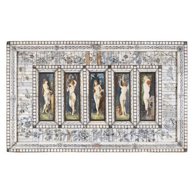 Pannello in Avorio con Cinque Miniature