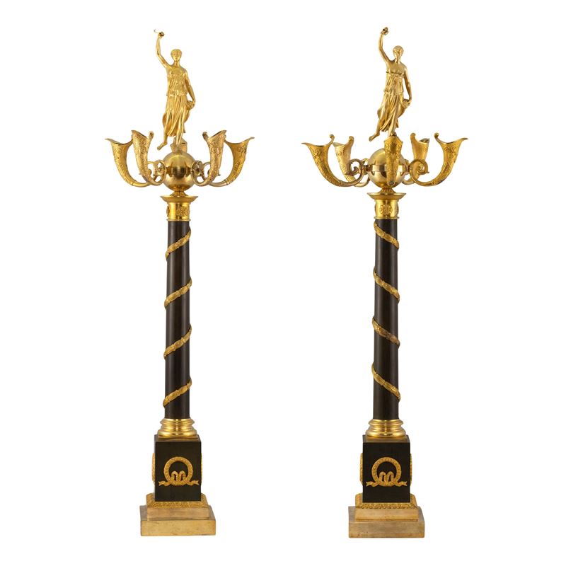 Coppia di Candelabri a Cinque Luci in Bronzo Dorato e Patinato