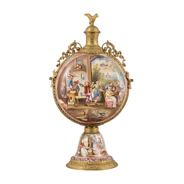 Coppa con orologio integrato in smalto policromo e argento dorato