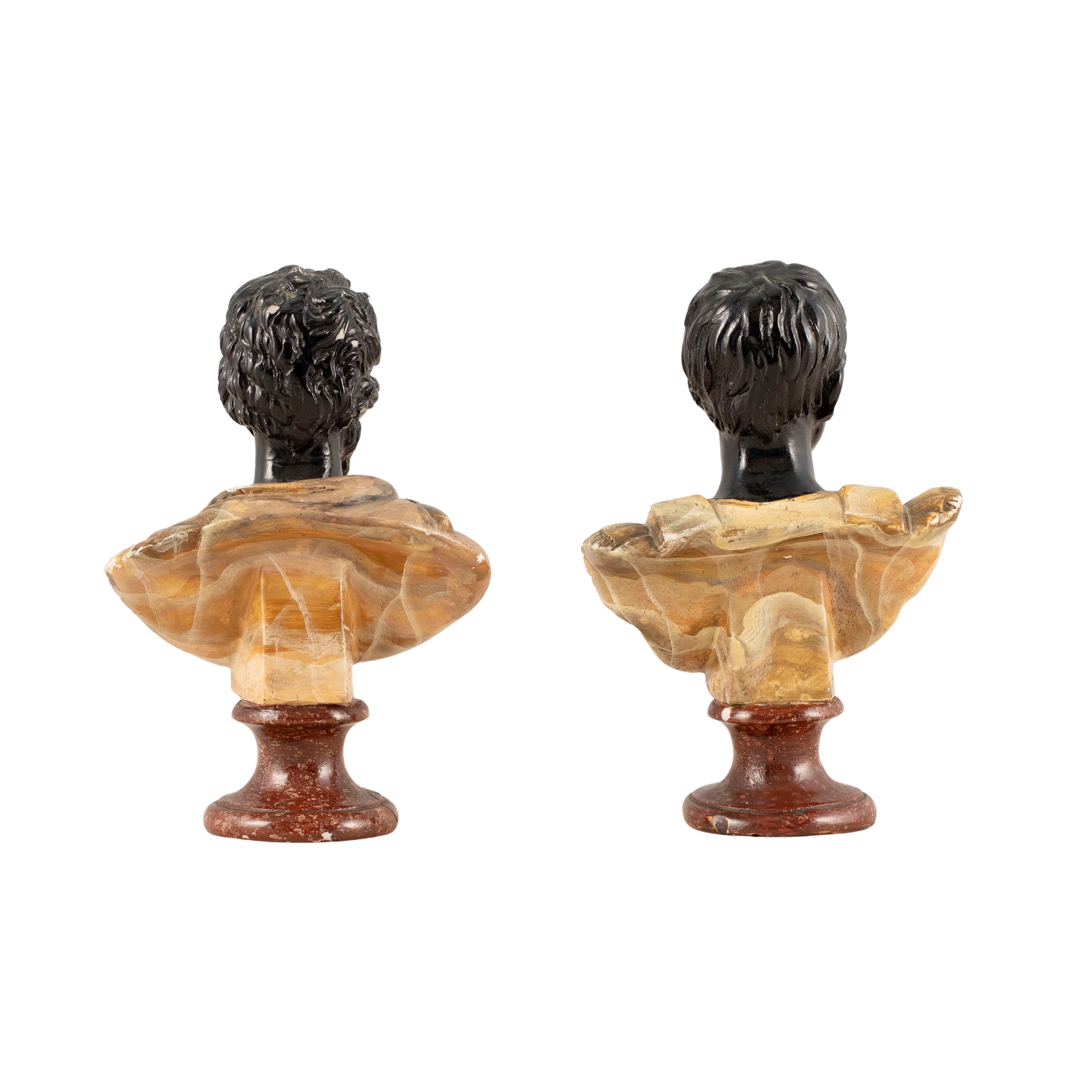 Coppia di busti in gesso dipinto a simulare marmi policromi