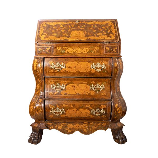 Small flap in inlaid with floral motifs wood