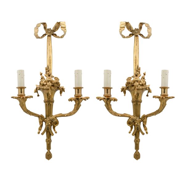 Coppia di appliques in bronzo dorato a due luci