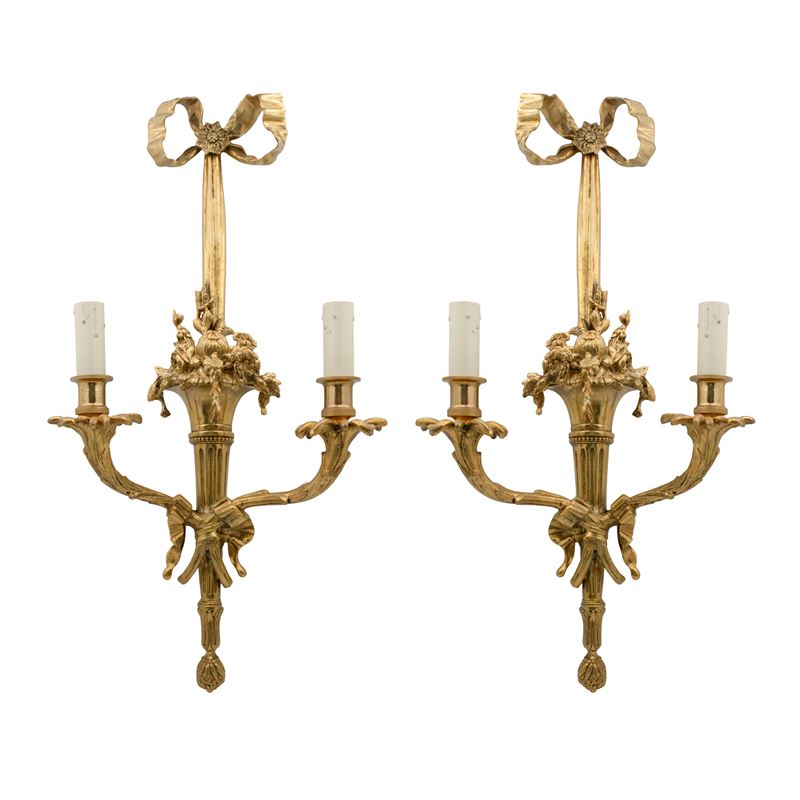 Coppia di appliques in bronzo dorato a due luci