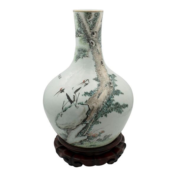 Vaso in porcellana  di forma globulare