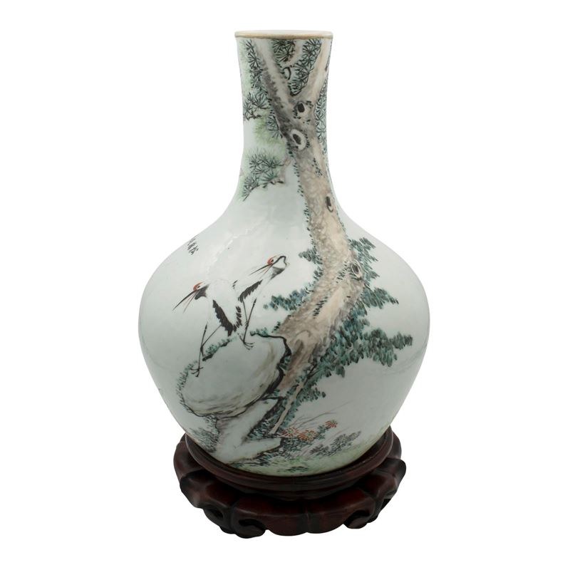 Vaso in porcellana di forma globulare