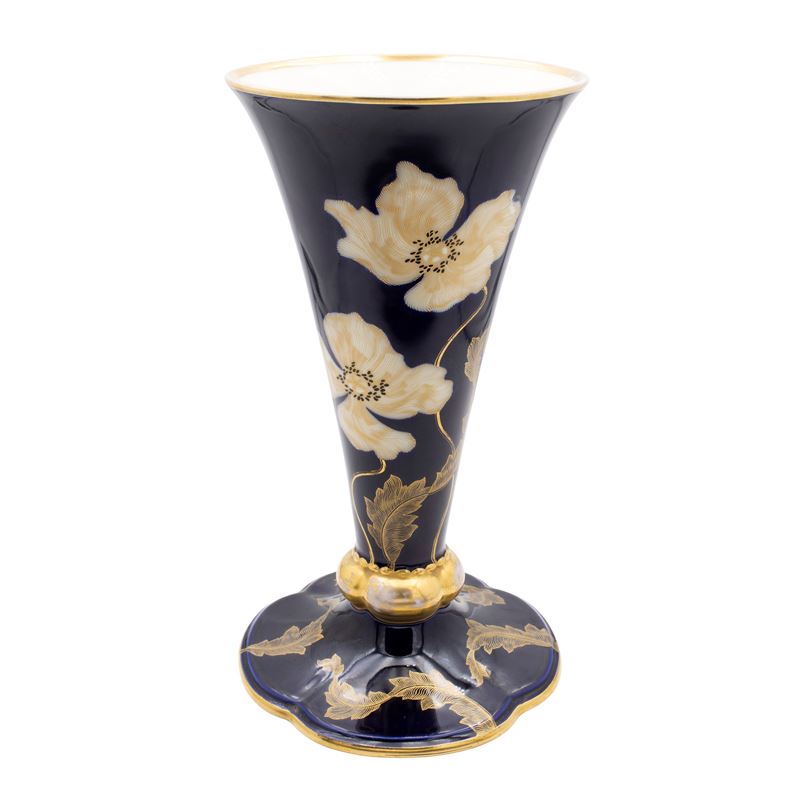 Vaso in porcellana policroma, manifattura Pirkenn Hammer