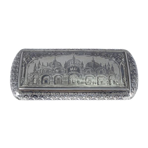 Tabacchiera in argento e niello
