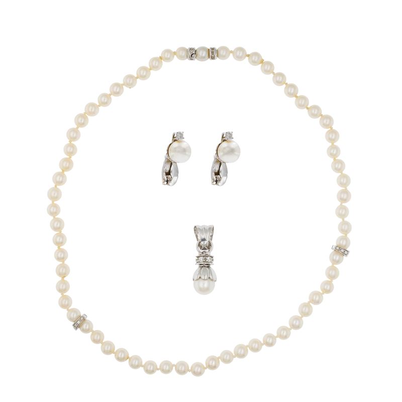 Parure composta da collana, orecchini e pendente