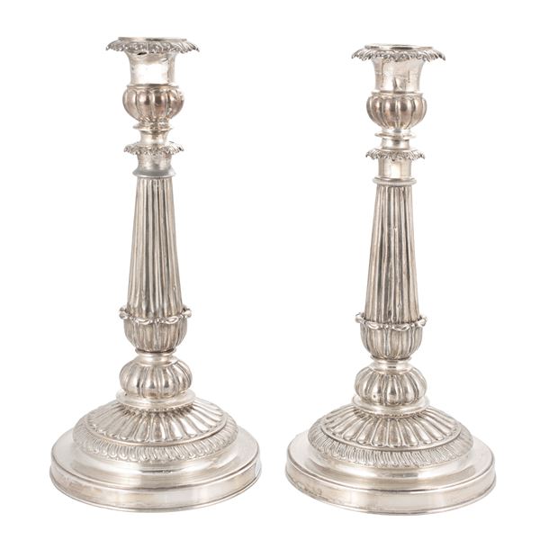 Coppia di candelieri in argento