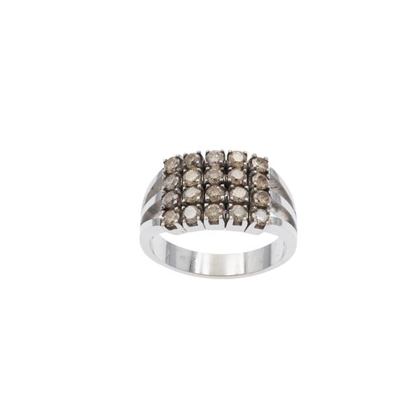 Anello a fascia in oro bianco 18kt e diamanti brown