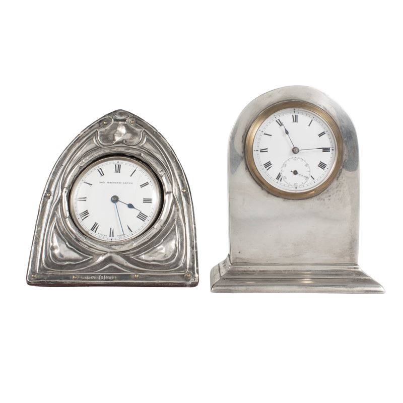 Gruppo di Due Orologi da Tavolo con Montature in Argento