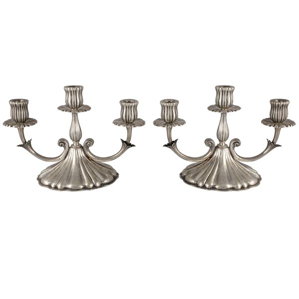 Coppia di candelabri in argento a tre luci