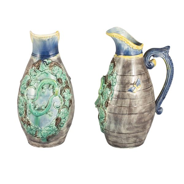Coppia di caraffe in maiolica smaltata