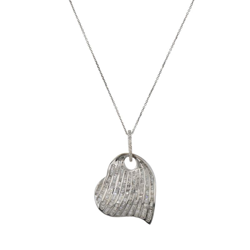 Collana pendente cuore in oro bianco 18kt e diamanti