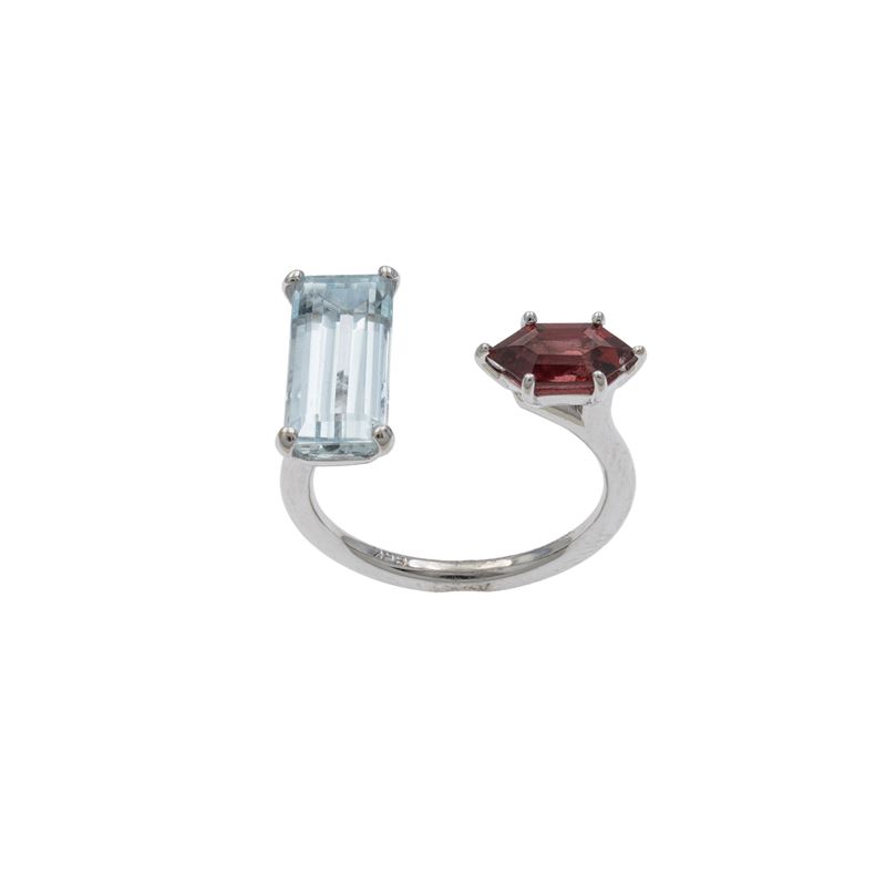 Anello in oro bianco 18kt acquamarina e granato