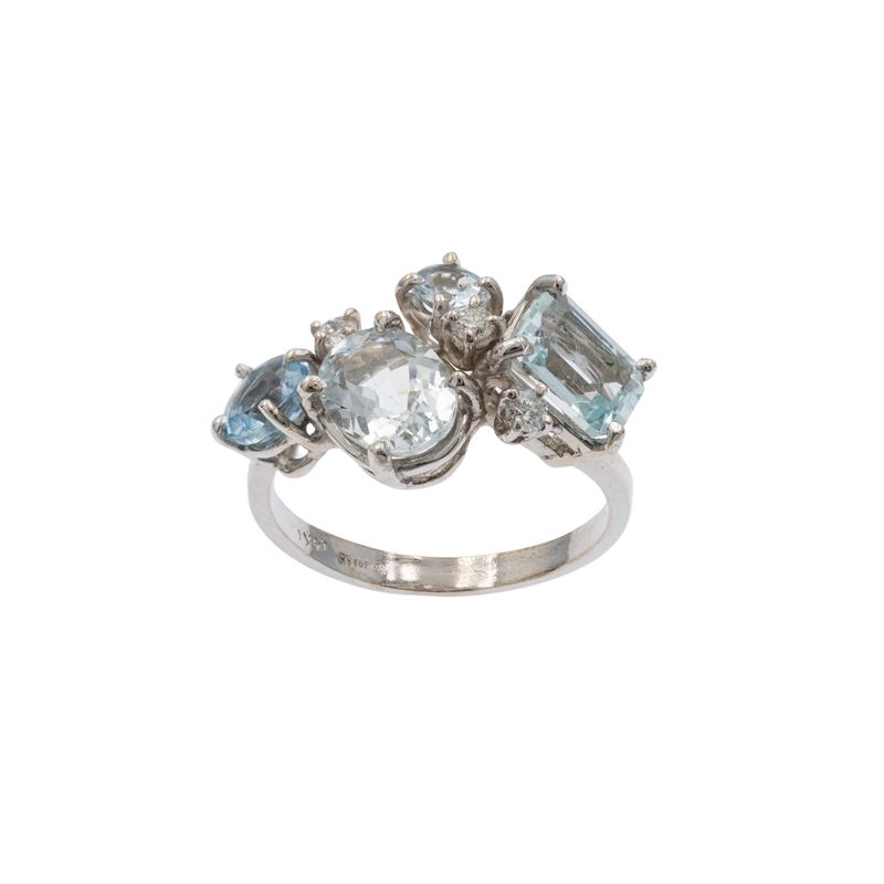 Anello in oro bianco 14kt acquamarine e diamanti