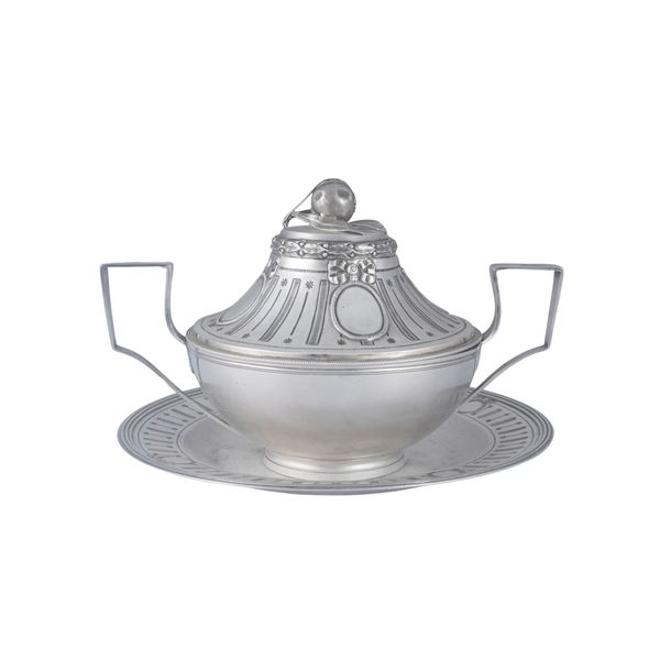 Tazza da puerpera in argento con piatto