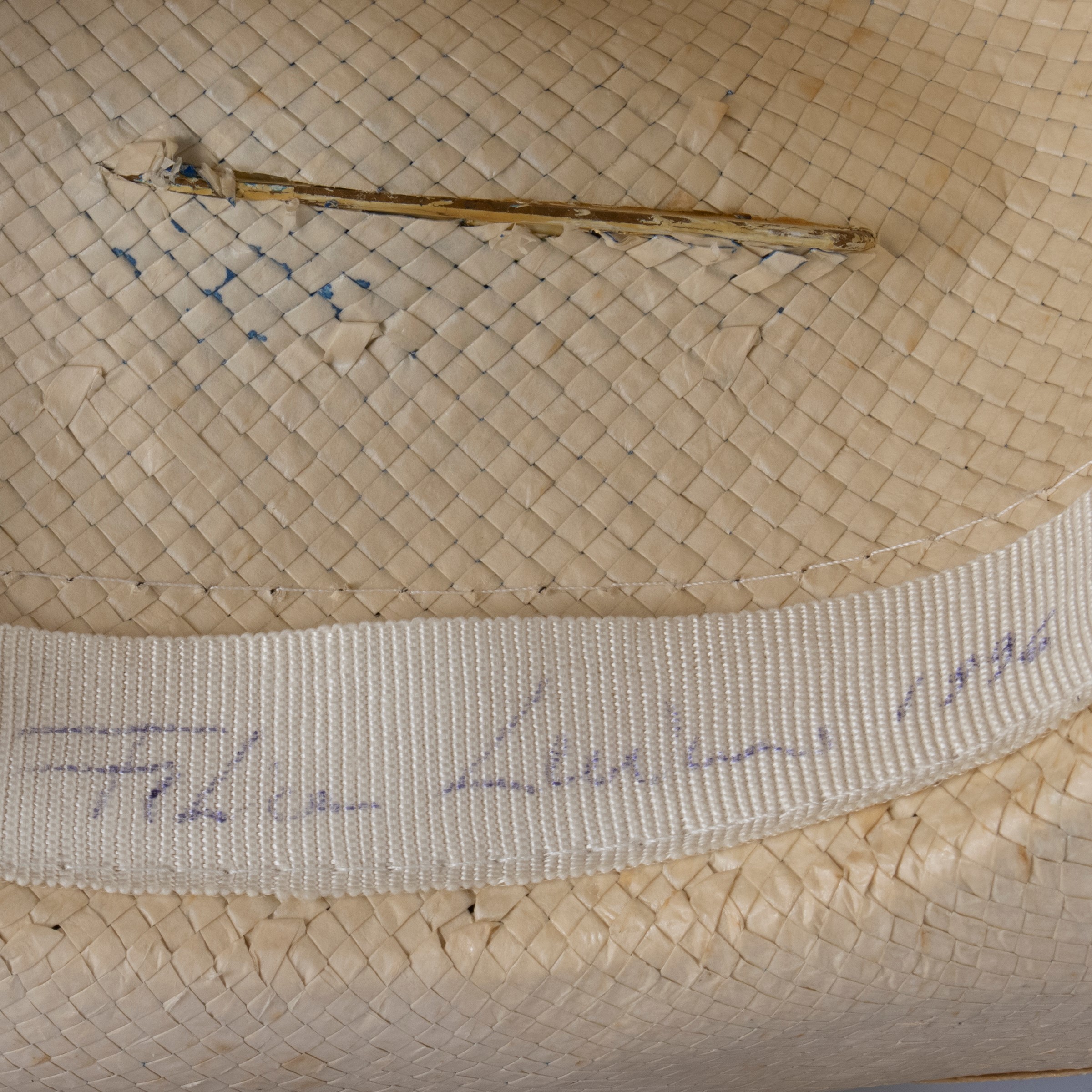 Felice Levini - Il mare in testa, smalto su cappello di paglia, 1996